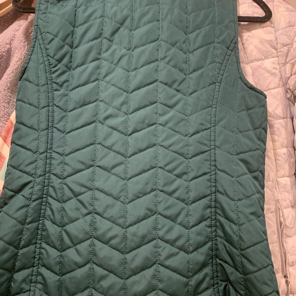 Bass Women’s Vest- like new condition - Picture 3 of 3